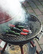 Experiment: Chili-Räuchern auf dem Grill