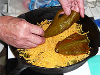 Chilis-Souflee: Lagen aus Chilis und Käse