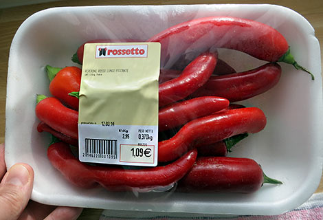 Saftige rote Chilis zum nicht-saftigen Preis