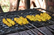 Marokkanische Hähnchenspieße vom Grill mit Couscous