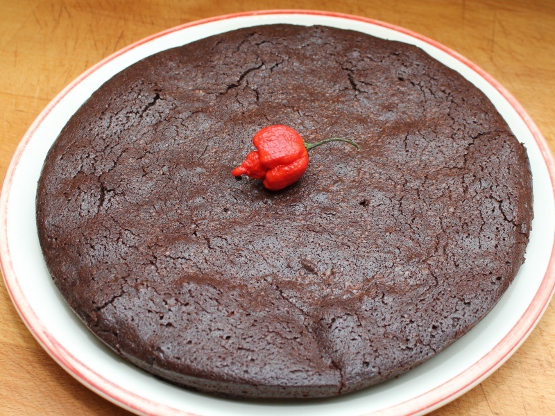 Scharfer Schokoladenkuchen mit Rachenreibe