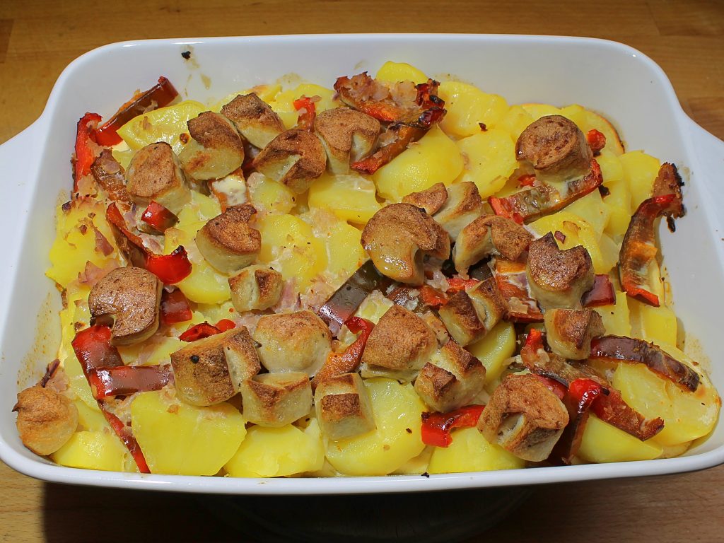 Paprika-Bratwurst-Kartoffel-Auflauf