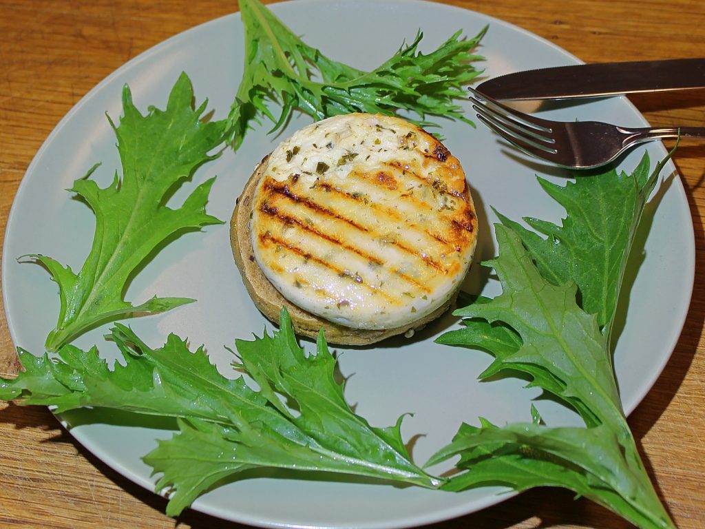 Marinierter Grillkäse