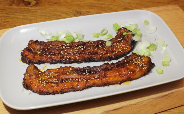 Koreanisch marinierter Schweinebauch </br>  (Dwaeji Bulgogi – 돼지불고기)