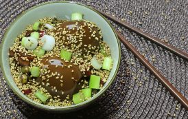 Koreanische marinierte Eier mit Reis (Mayak Eggs)