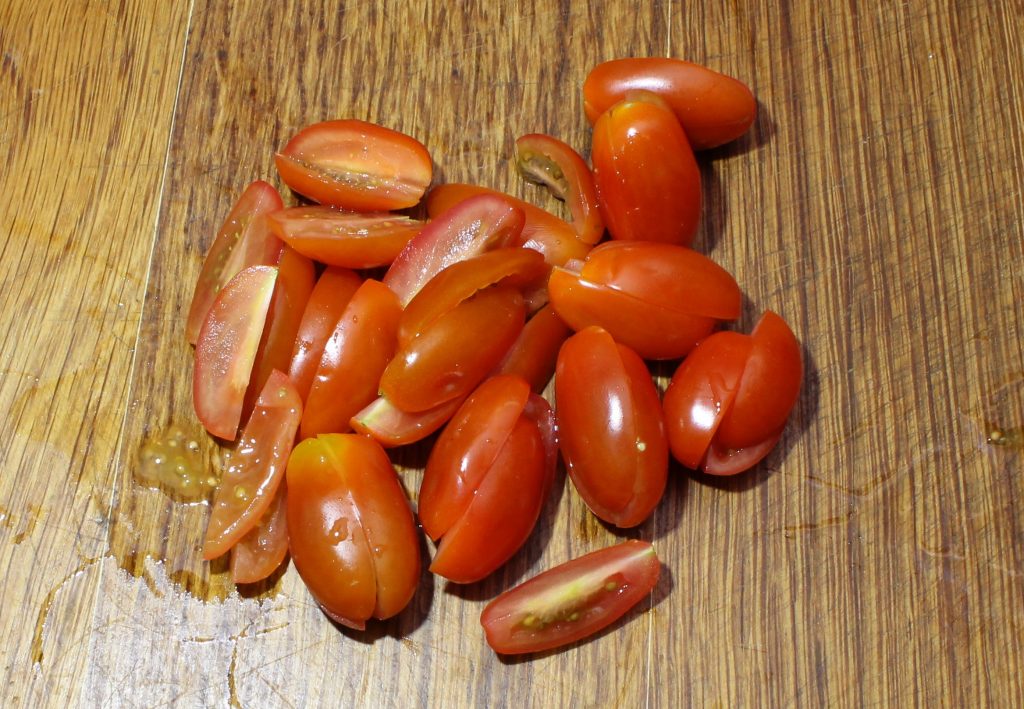 01_Tomaten vierteln