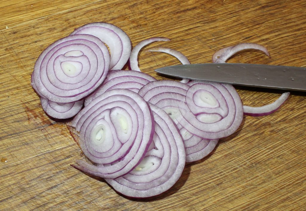 02_Zwiebeln in Scheiben